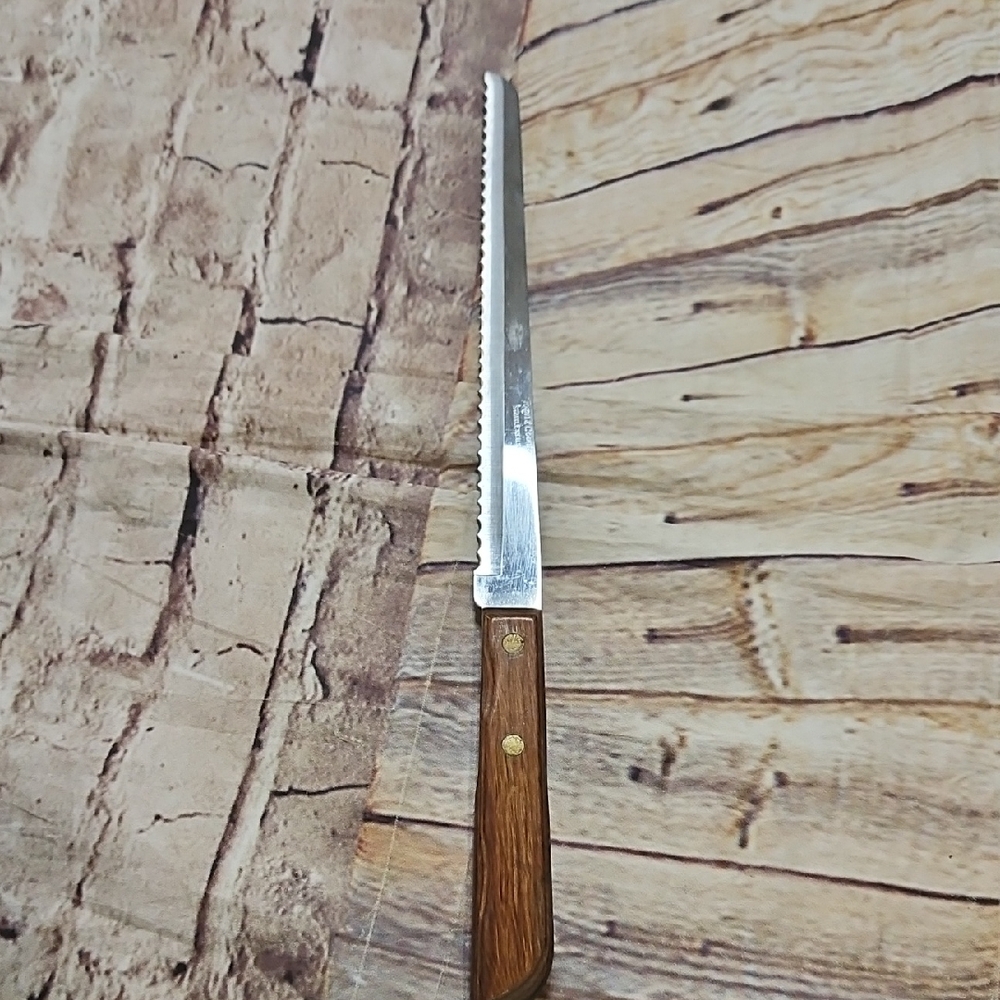Town & Country Slicing Bread Knife 9” Serrated Stainless Wood Handle Vintage USA
